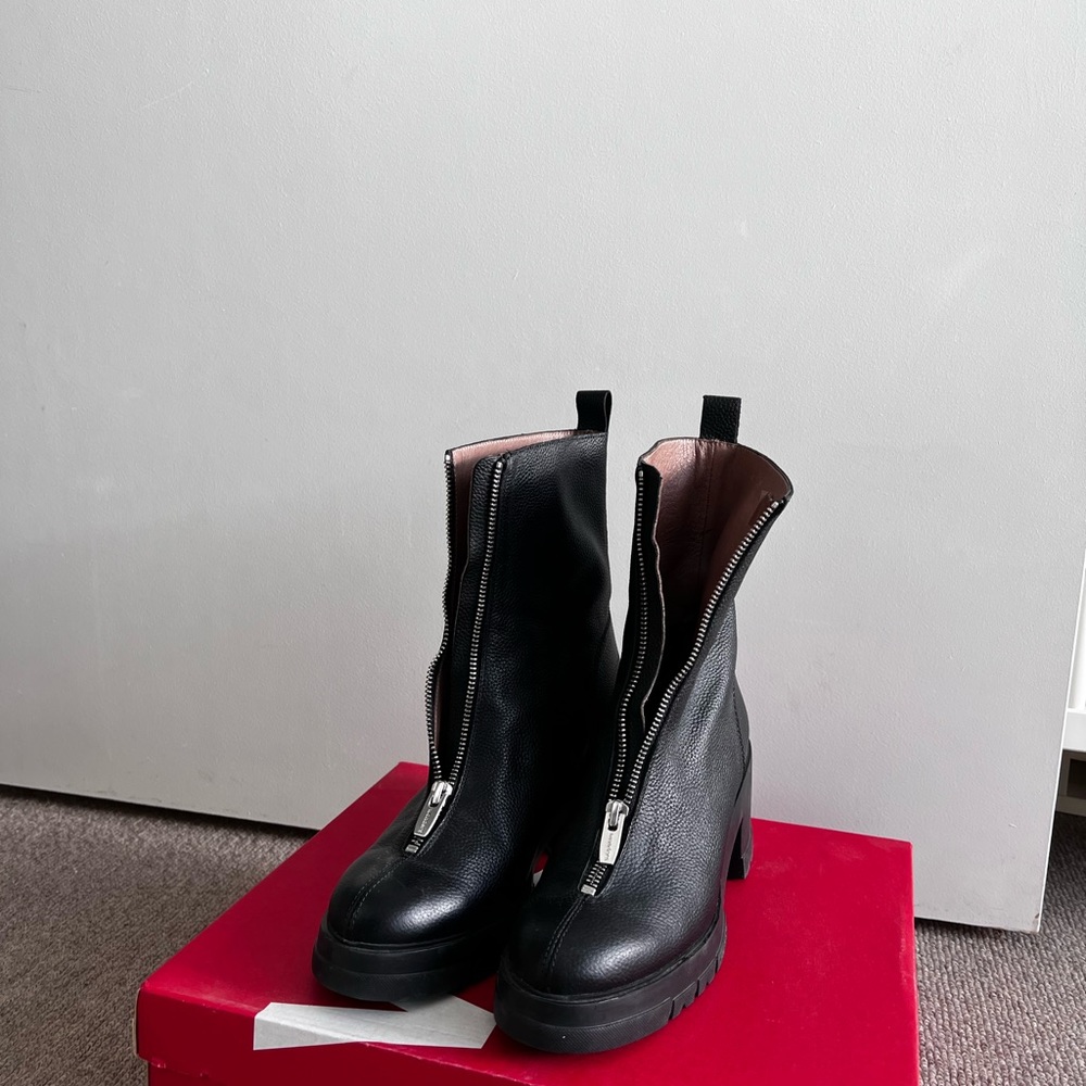 WONDERS Boot - Picture 2 of 6
